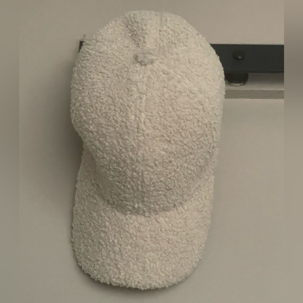Sherpa baseball cap with Velcro close
